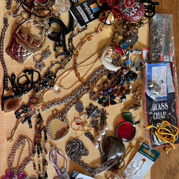 ☎️☎️ LAST CHANCE ☎️☎️ Jewelry Expo this and that! Vintage pieces. - Picture 3 of 17